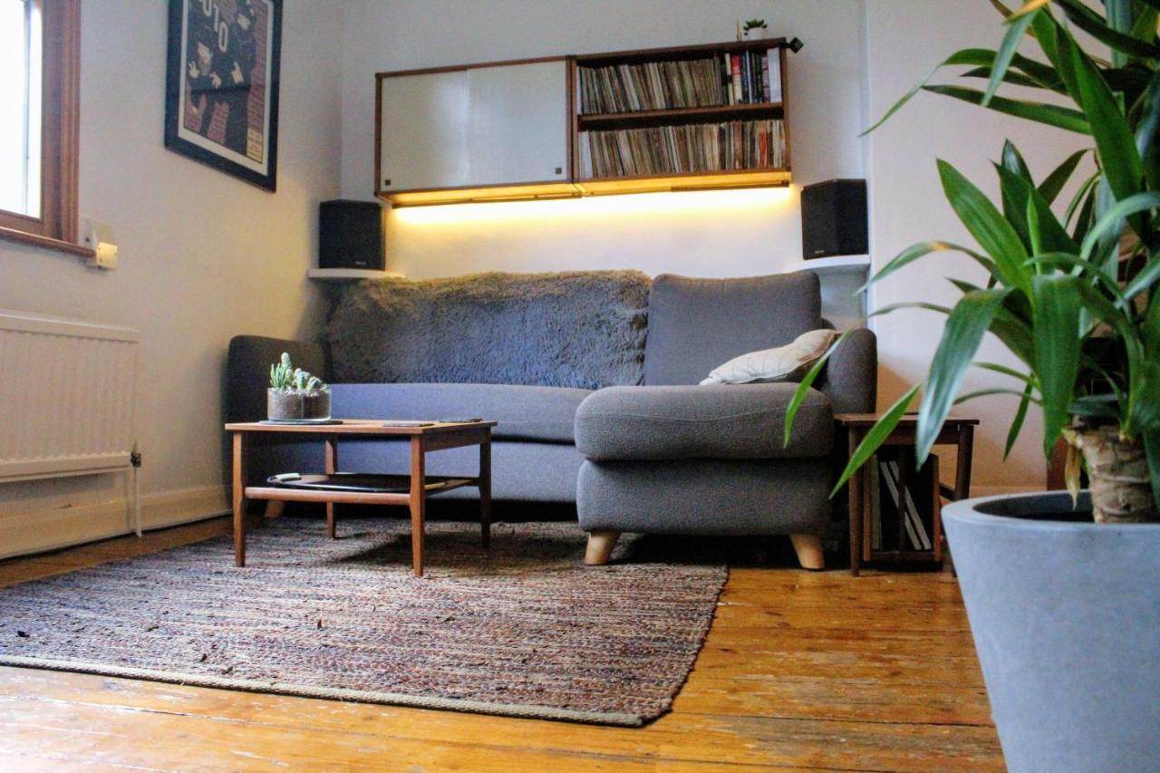 Traditional Victorian 2 Bed In Cobbled Street + Mod Cons - Full Home London Eksteriør bilde