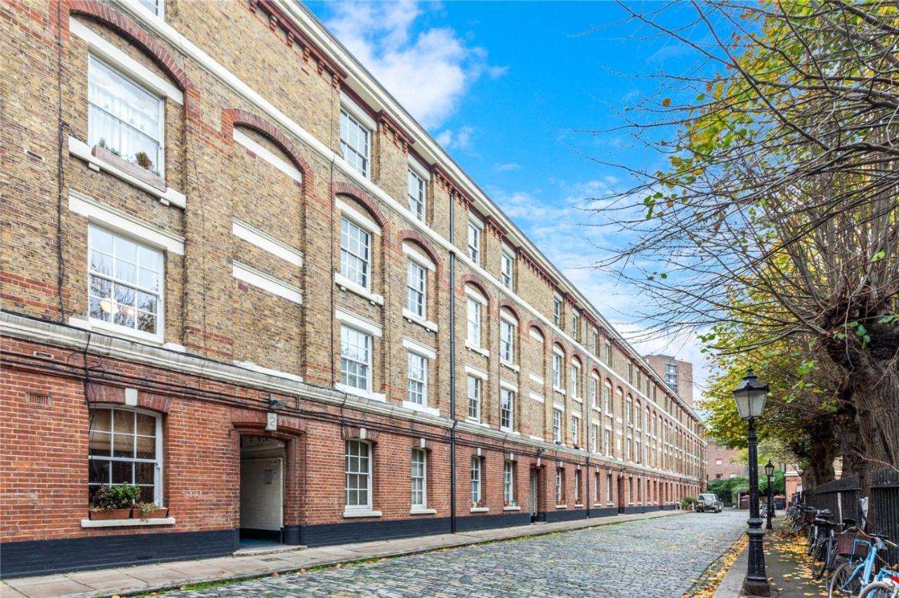 Traditional Victorian 2 Bed In Cobbled Street + Mod Cons - Full Home London Eksteriør bilde